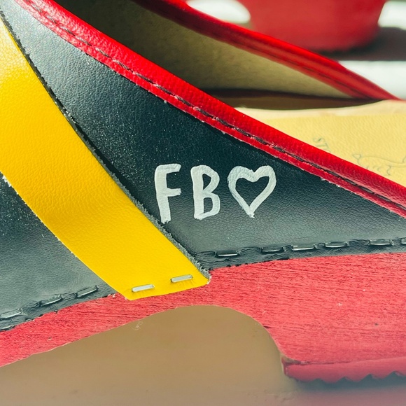 Falsterbo Tofflan Handmaid/Hand Painted Swedish Clogs - Picture 7 of 9